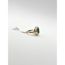 Anillo Esmeralda Oval Con Halo De Diamantes – Victoria Fine Jewelry