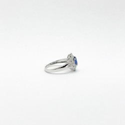 Anillo Oval Zafiro Con Diamantes – Victoria Fine Jewelry
