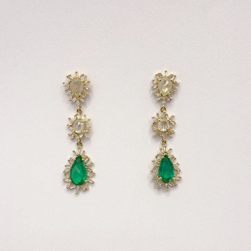 Aretes Largos De Esmeralda Con Diamantes – Victoria Fine Jewelry