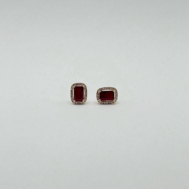 Aretes Cuadro Rubí Con Halo De Diamantes – Victoria Fine Jewelry