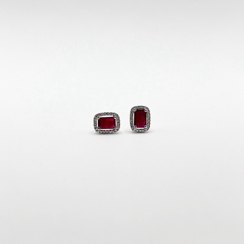 Aretes Cuadro Rubí Con Halo De Diamantes – Victoria Fine Jewelry