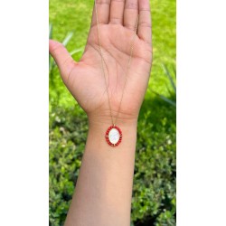 Cadena Con Dije Virgen Milagrosa y Coral – Victoria Fine Jewelry