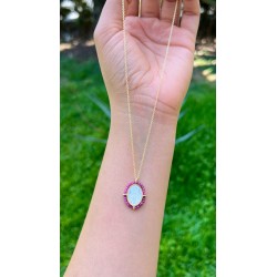 Cadena Con Dije Virgen Milagrosa y Rubí – Victoria Fine Jewelry