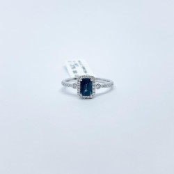Anillo Cuadrado Zafiro – Victoria Fine Jewelry