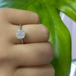 Anillo De Compromiso Cinco Diamantes – Victoria Fine Jewelry