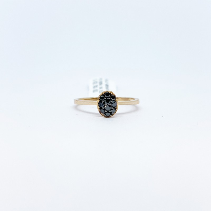 Anillo Oval con Diamantes Negros – Victoria Fine Jewelry