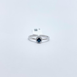 Anillo Redondo Zafiro Con Halo De Diamantes – Victoria Fine Jewelry